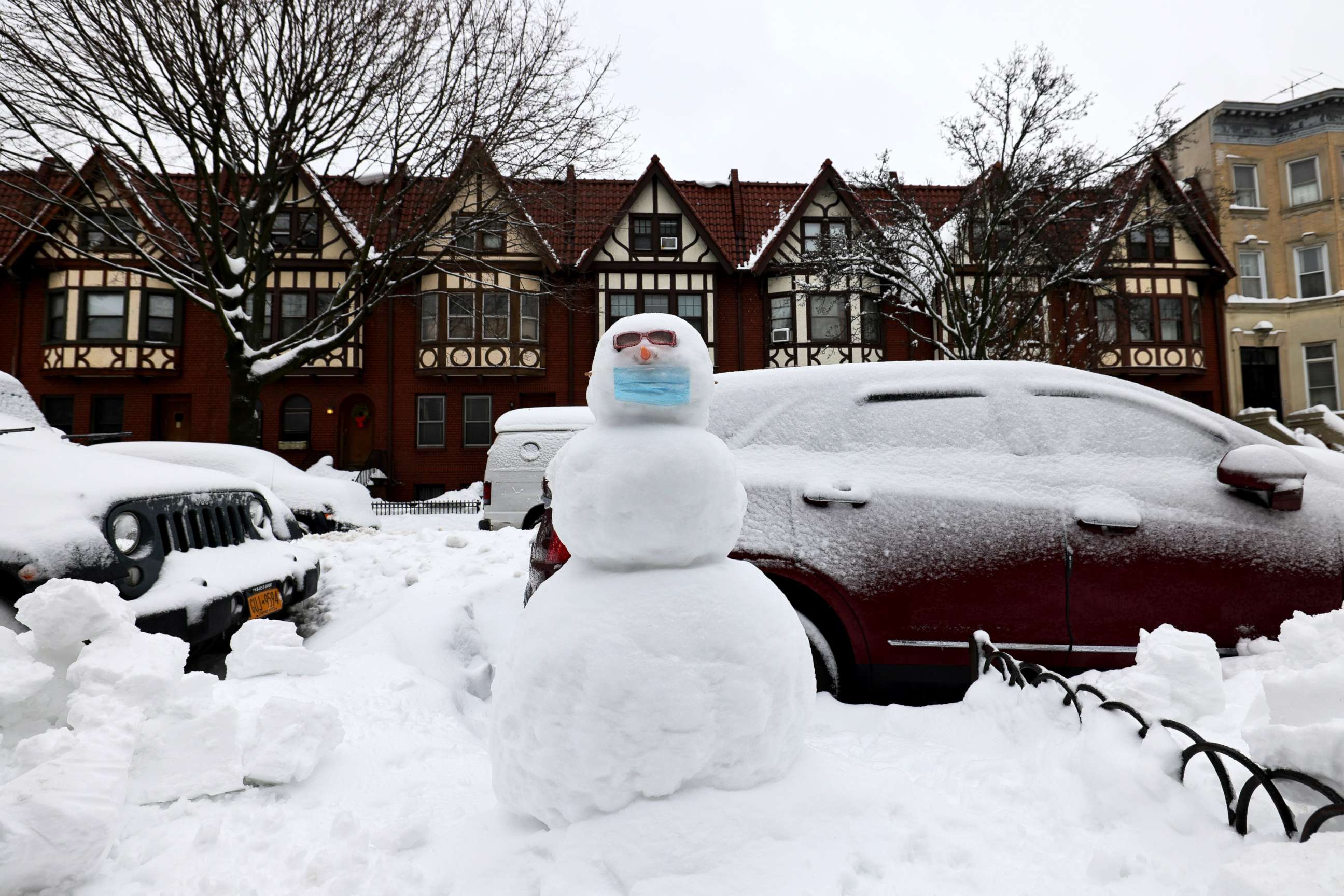 PHOTO: A snowman with a mask is seen in Brooklyn, Feb. 2, 2021, in New York City.