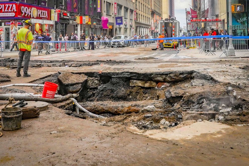 127yearold water main gives way under Times Square in New York, flooding streets and subways