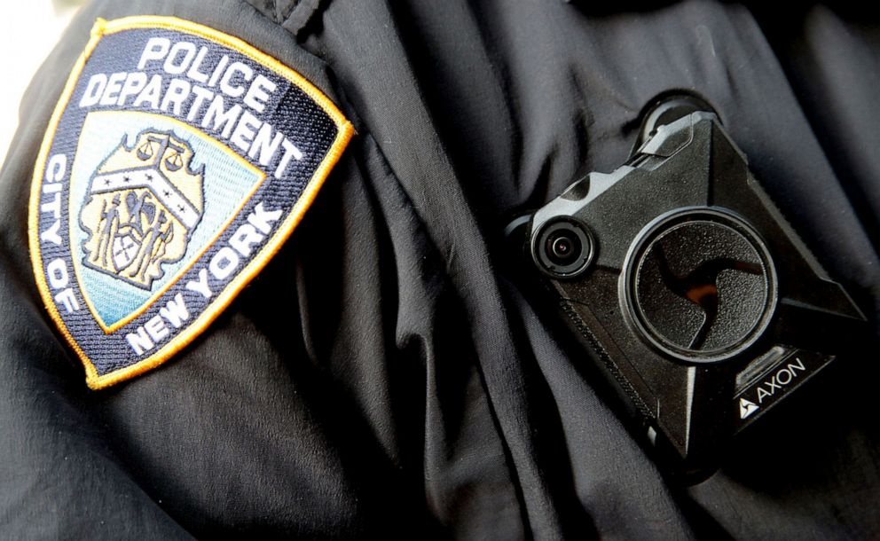 PHOTO: A NYPD officer wear a body-cam on his jacket in Manhattan on Feb. 3, 2019.