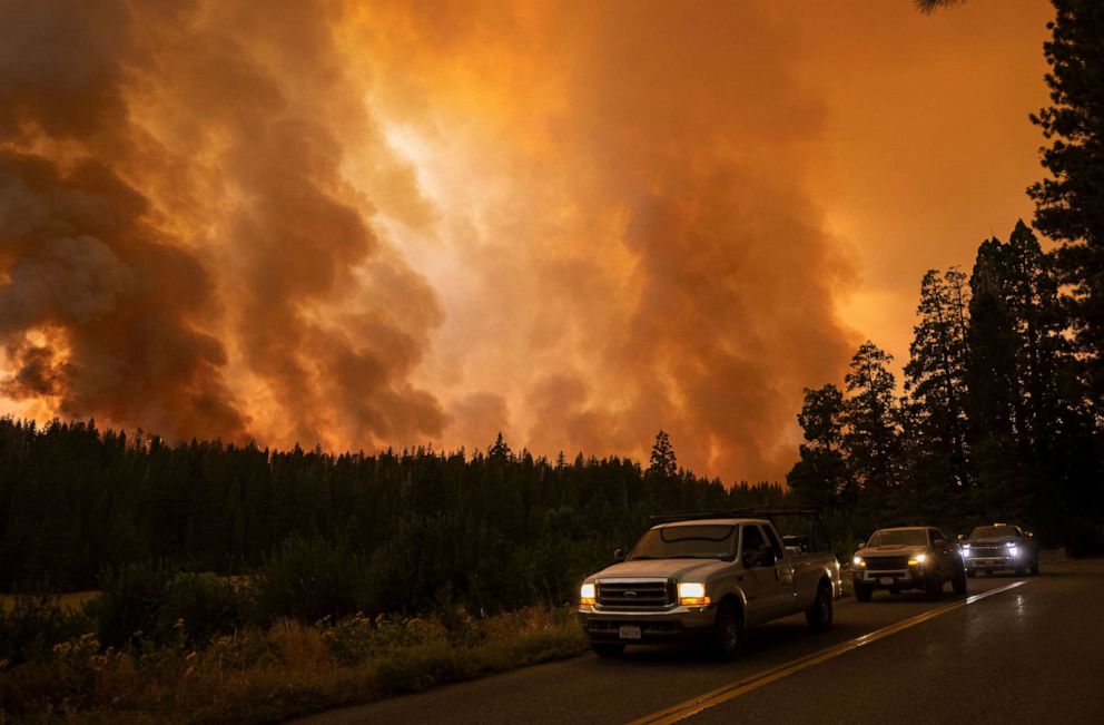 PHOTO: Traffic moves past a forest as it is incinerated by the Oak Fire near Midpines, northeast of Mariposa, Calif., July 23, 2022.