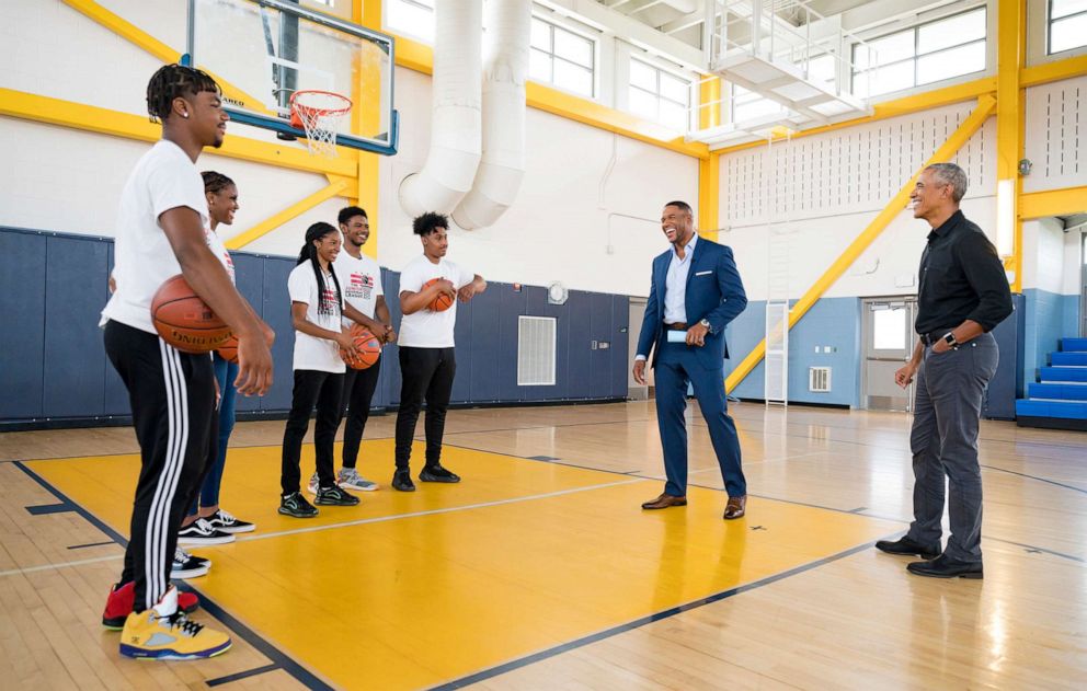 PHOTO: Former President Barack Obama with students from the Goodman League and area schools.