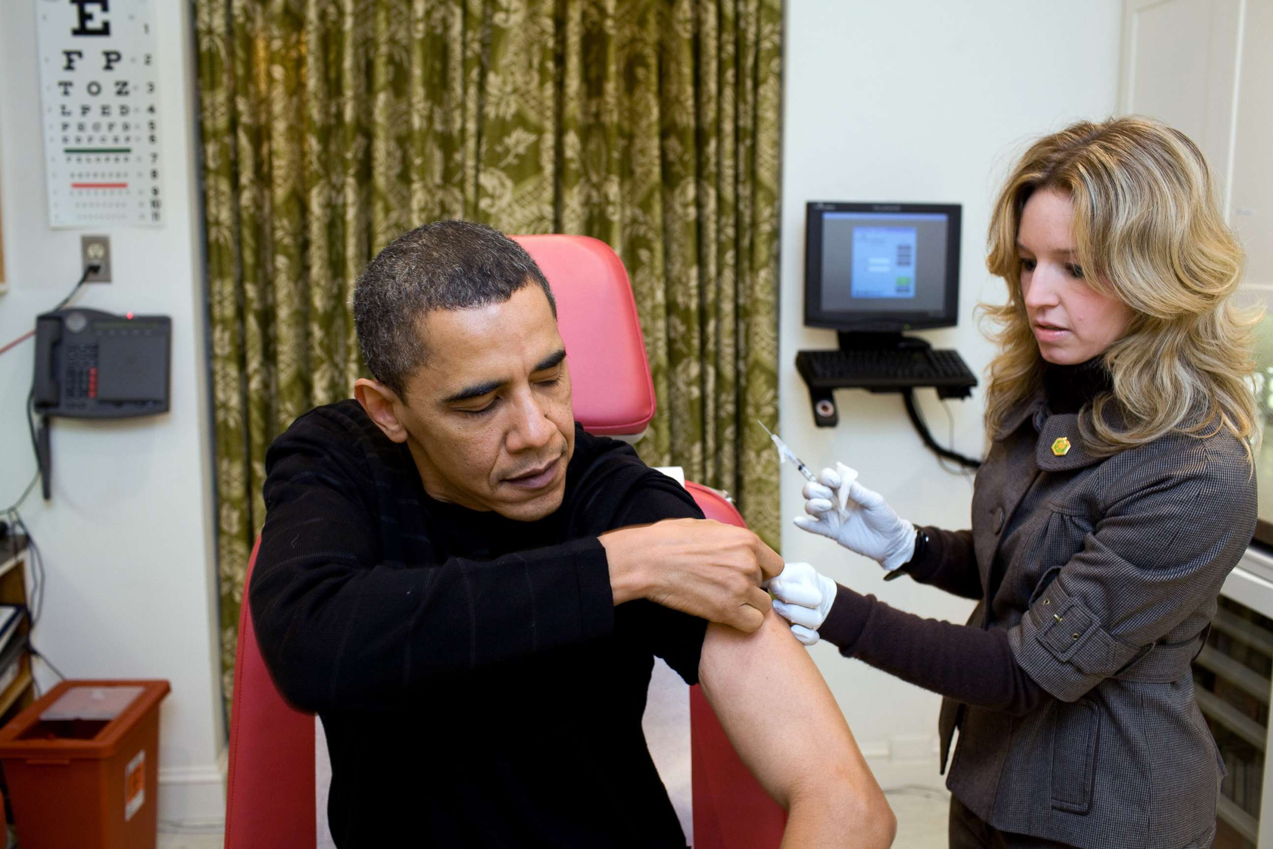 PHOTO: A nurse prepares to administer the H1N1 vaccine to President Barack Obama at the White House, Dec. 20, 2009, in Washington, D.C.