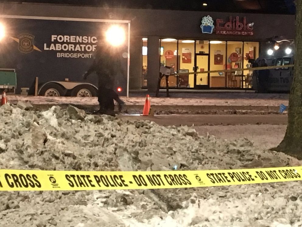 PHOTO: Investigators are pictured at the scene in Saginaw Township, Mich., where a police officer was shot during a traffic stop early on Jan. 22, 2019.