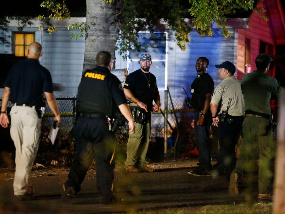 PHOTO: Tuscaloosa Police officers and Tuscaloosa Violent Crimes Unit investigators work at the scene where Tuscaloosa Police Investigator Dornell Cousette, was shot and killed in Tuscaloosa, Ala., Sept. 16, 2019.