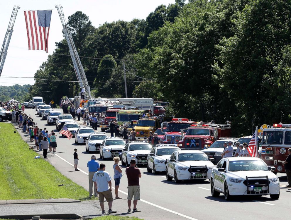 PHOTO: Patrol cars of the Dickson County Sheriff's Office pass through Dickson, Tenn., during the funeral procession for Dickson County Sgt. Daniel Baker, June 5, 2018. 