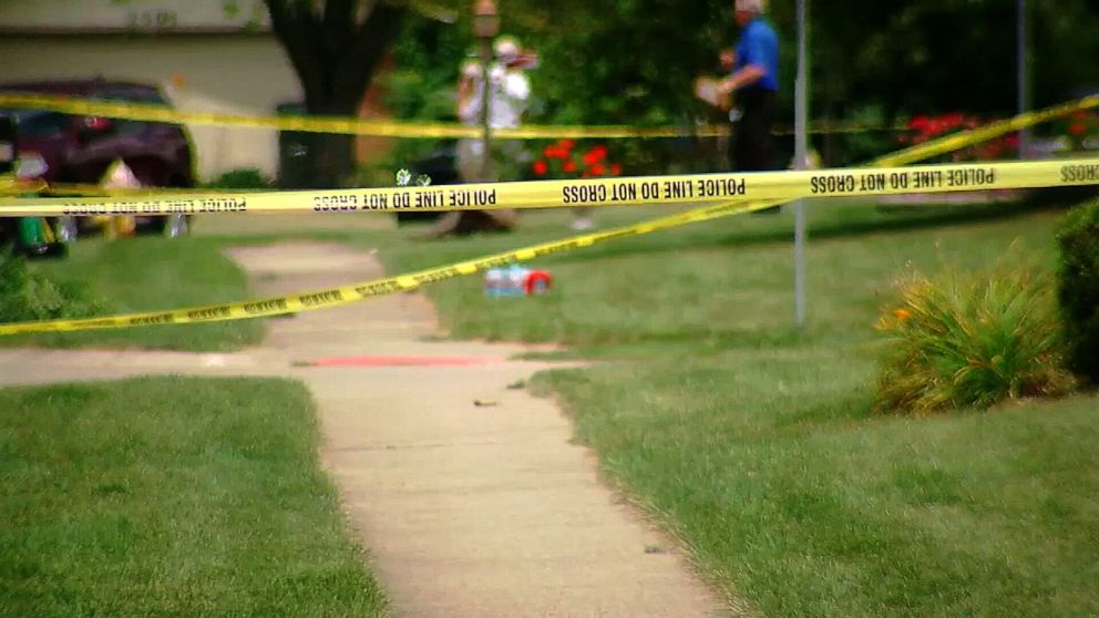 FOTO: De politie reageerde op berichten over een vuurgevecht in Butler Township, Ohio, 5 augustus 2022.  Vier mensen zijn dodelijk gewond geraakt, meldt de politie.