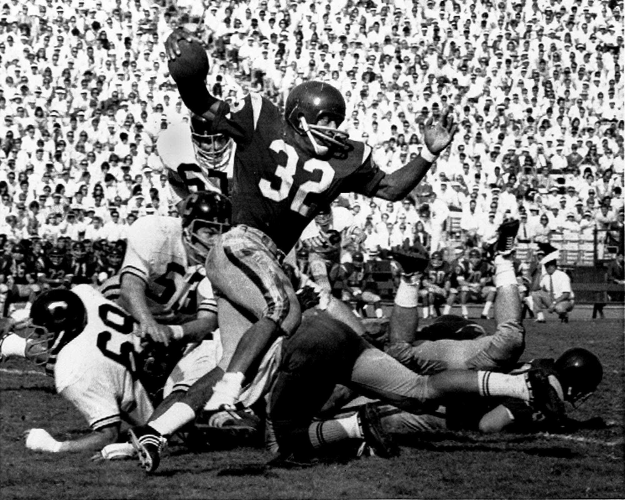 PHOTO: In this Nov. 9, 1968 file photo, Southern California's O.J. Simpson runs against California during a college football game in Los Angeles.