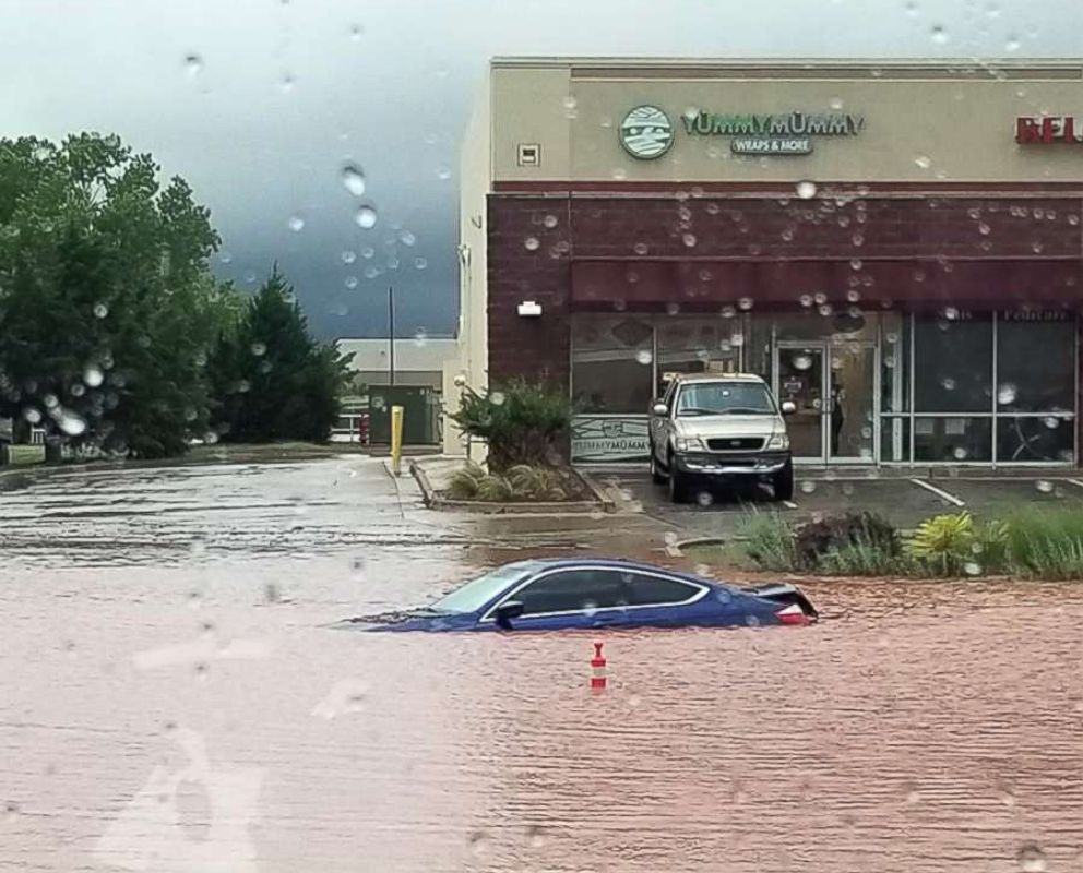 Flash flooding hits Oklahoma City, submerging cars under rising water