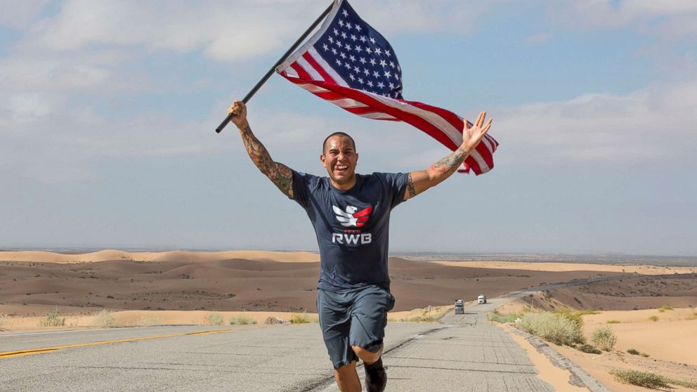 PHOTO: One runner carrying the American flag through the desert in Glamis, Calif., Oct. 3, 2017. 