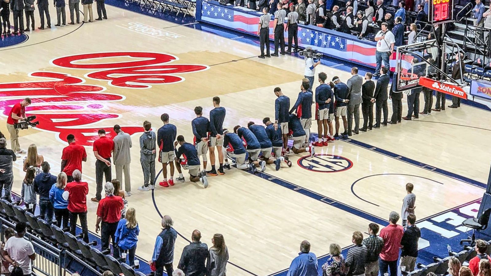 Ole Miss basketball players kneel during national anthem to