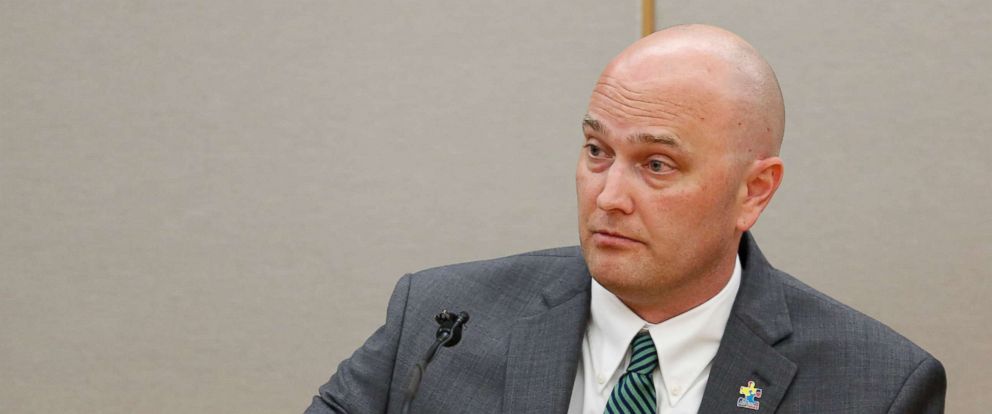 PHOTO: Fired Balch Springs police officer Roy Oliver, testifies to the jury with defense attorney Jim Lane during the sixth day of his trial at the Frank Crowley Courts Building in Dallas, Aug. 23, 2018.