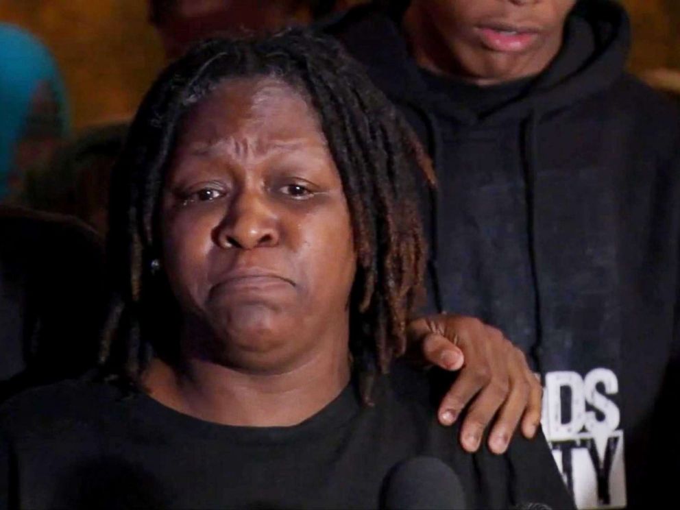 PHOTO: Onique Walker speaks at a vigil for her slain son Delmonte Johnson, 19, in Chicago, Sept. 6, 2018.