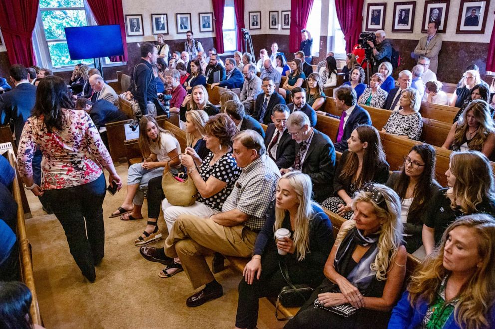 PHOTO: The courtroom fills up before the start of  the Oklahoma v. Purdue Pharma opioid trial at the Cleveland County Courthouse in Norman, Okla., May 28, 2019.        