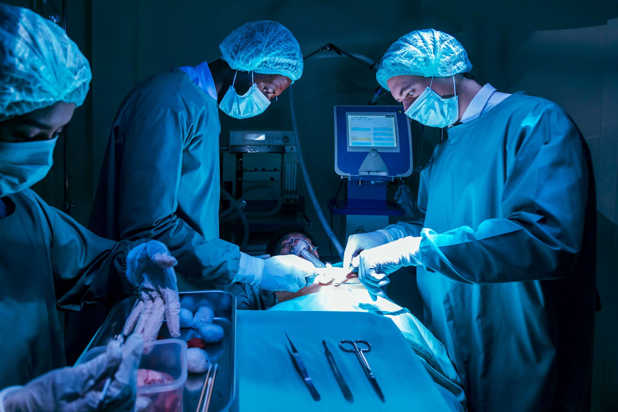 PHOTO: Team of surgeon doctors are performing heart surgery operation for patient from organ donor to save more life in the emergency surgical room