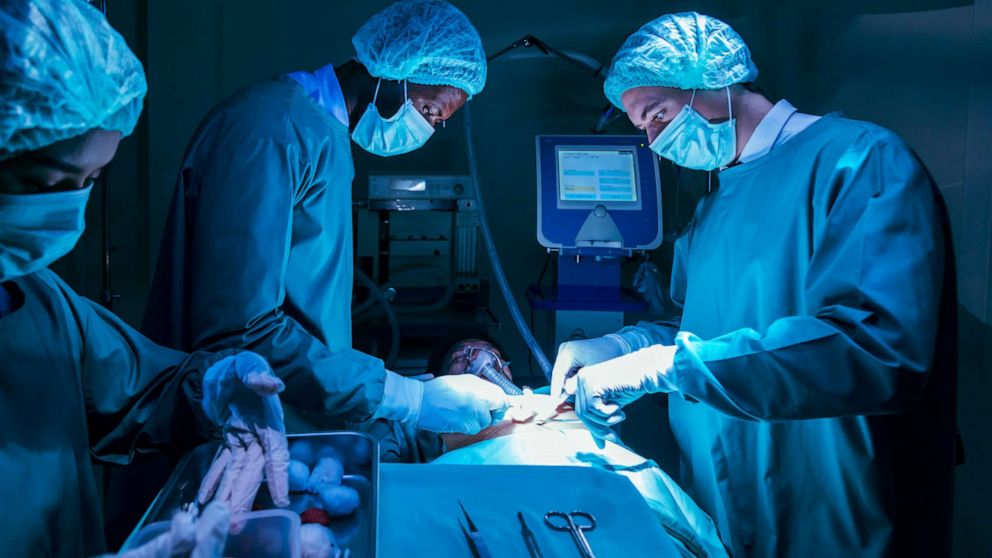 PHOTO: Team of surgeon doctors are performing heart surgery operation for patient from organ donor to save more life in the emergency surgical room
