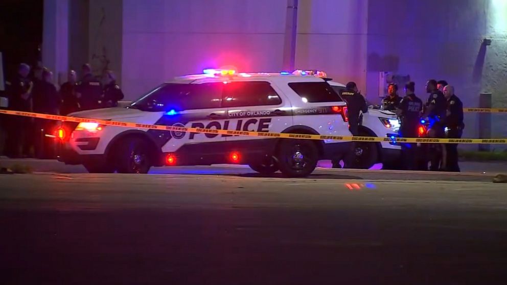 Suspect dead after 2 officers injured in shooting - ABC7 Los Angeles