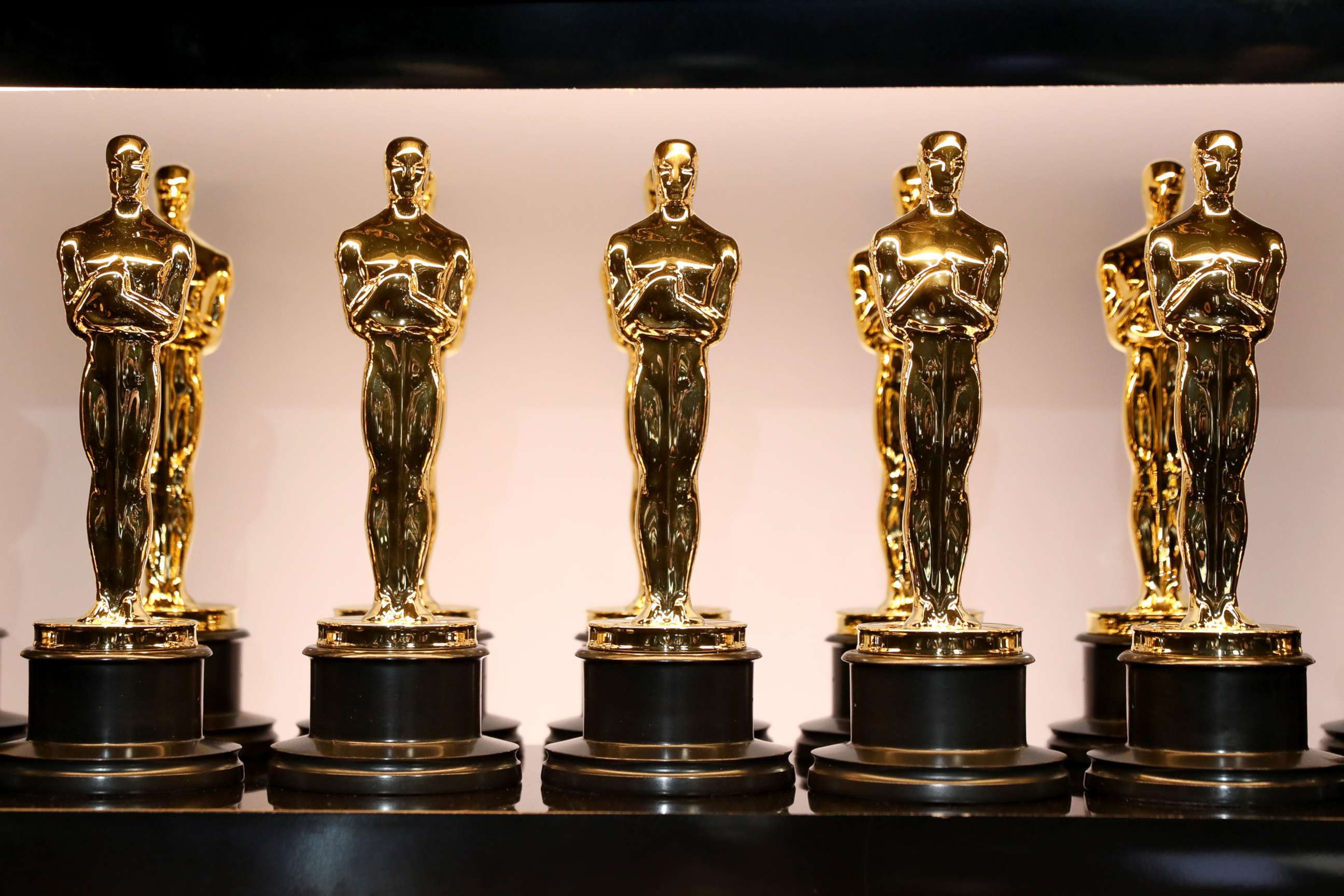 PHOTO: Oscar Statues.