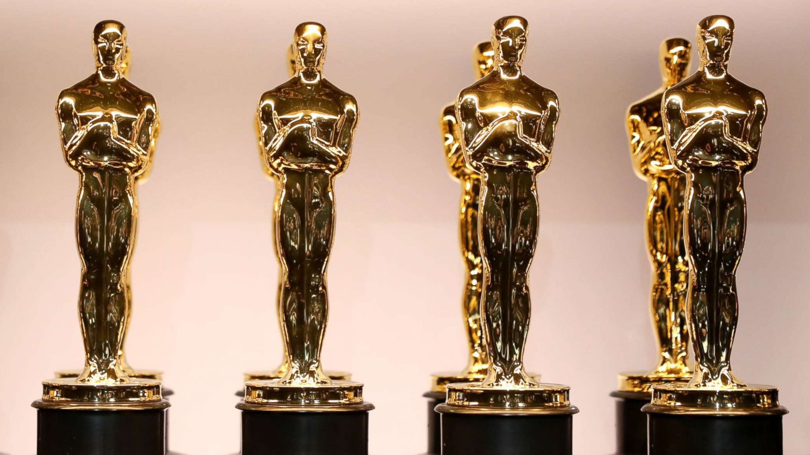 PHOTO: Oscar Statues.