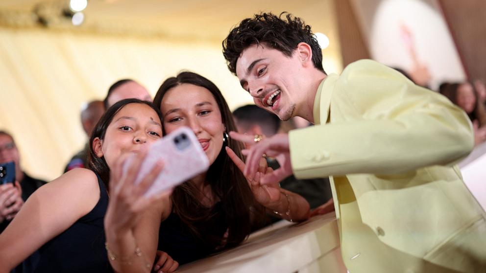 PHOTO: Timothee Chalamet talks with fans as he attends the 97th Annual Oscars, Mar. 2, 2025 in Los Angeles.