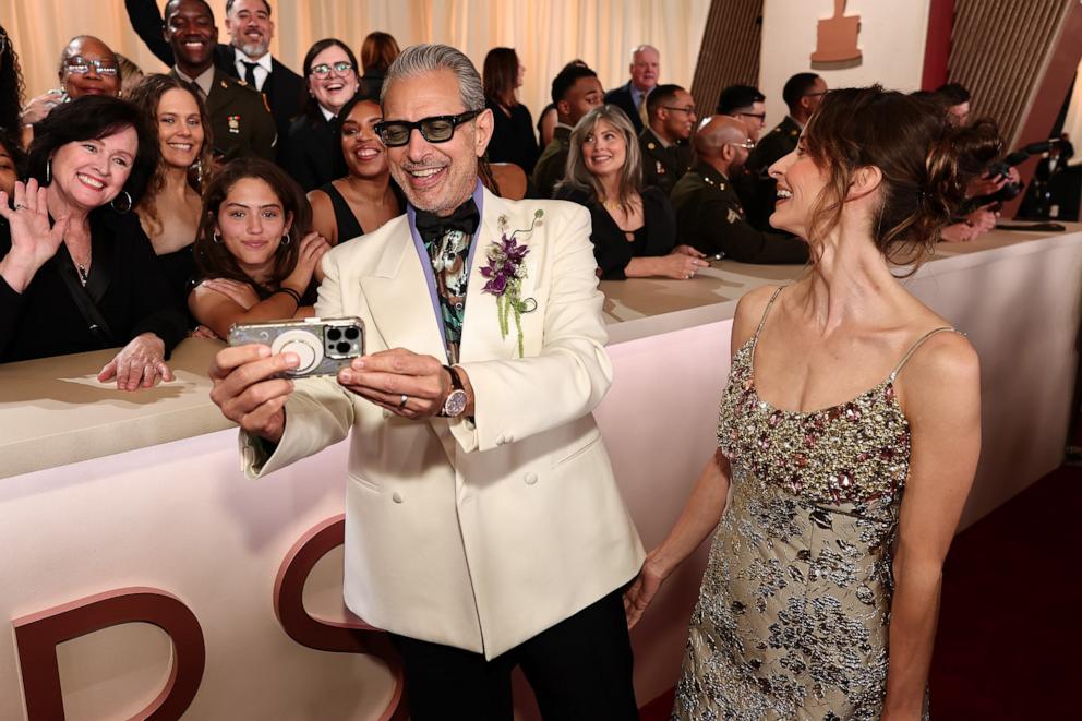 PHOTO: Jeff Goldblum and Emilie Livingston attends the 97th Annual Oscars, Mar. 2, 2025 in Los Angeles.