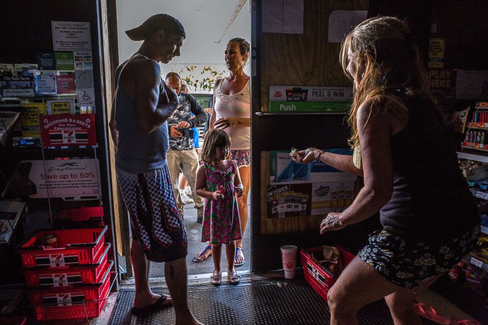 PHOTO: People line up at a 7-Eleven convenience store in Naples, Fla., Sept. 11, 2017.