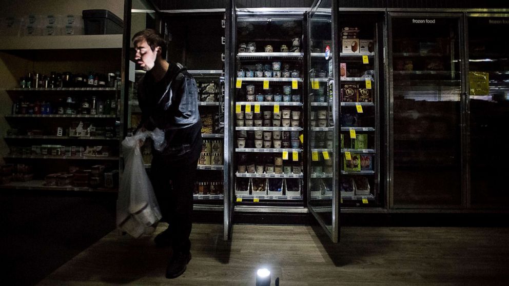 Power restored to some CA homes, but hundreds of thousands remain in ...