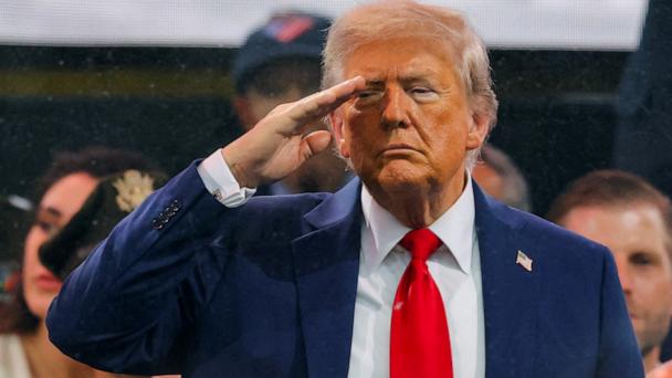 New service members sworn into US Army by Trump