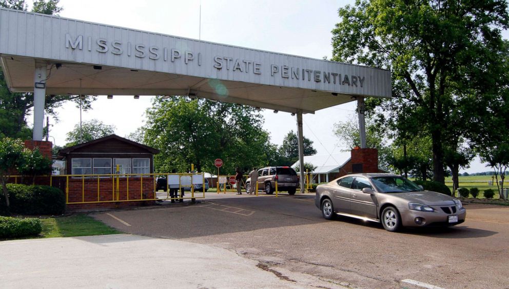 PHOTO: In this May 19, 2010, file photo, traffic moves past the front of the Mississippi State Penitentiary in Parchman, Miss.