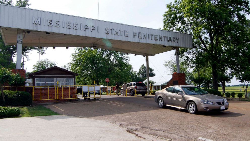 PHOTO: In this May 19, 2010, file photo, traffic moves past the front of the Mississippi State Penitentiary in Parchman, Miss.