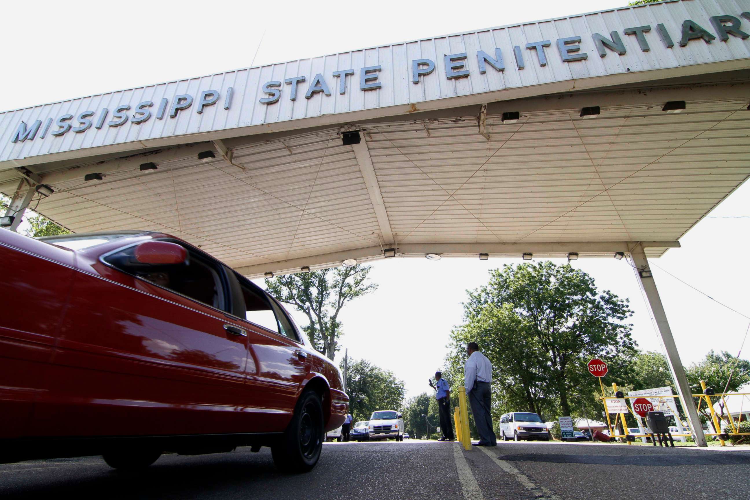 PHOTO: Employees leave the front gate of the Mississippi State Penitentiary in Parchman, Miss., July 21, 2010.