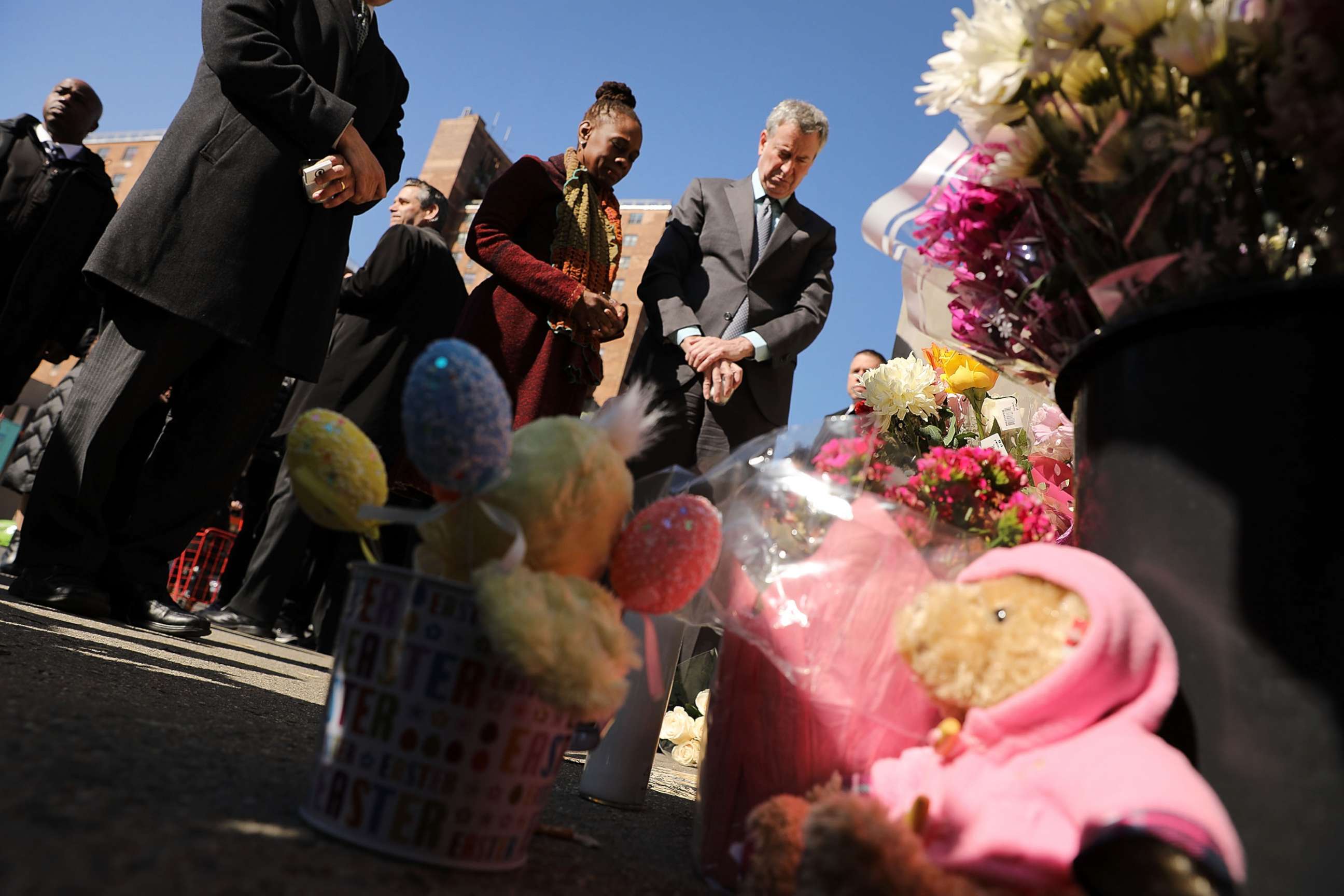 PHOTO: New York Mayor Bill de Blasio is joined by his wife Chirlane McCray and Councilman Brad Lander at a memorial at the site of an accident where two small children were killed by a driver in Brooklyn, March 7, 2018.