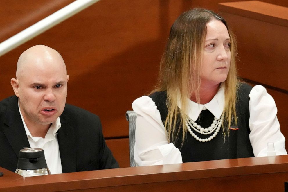 PHOTO: Lori Alhadeff looks towards the defendant as Ilan Alhadeff speaks angrily while giving his victim impact statement at the Broward County Courthouse in Fort Lauderdale, Aug. 2, 2022.