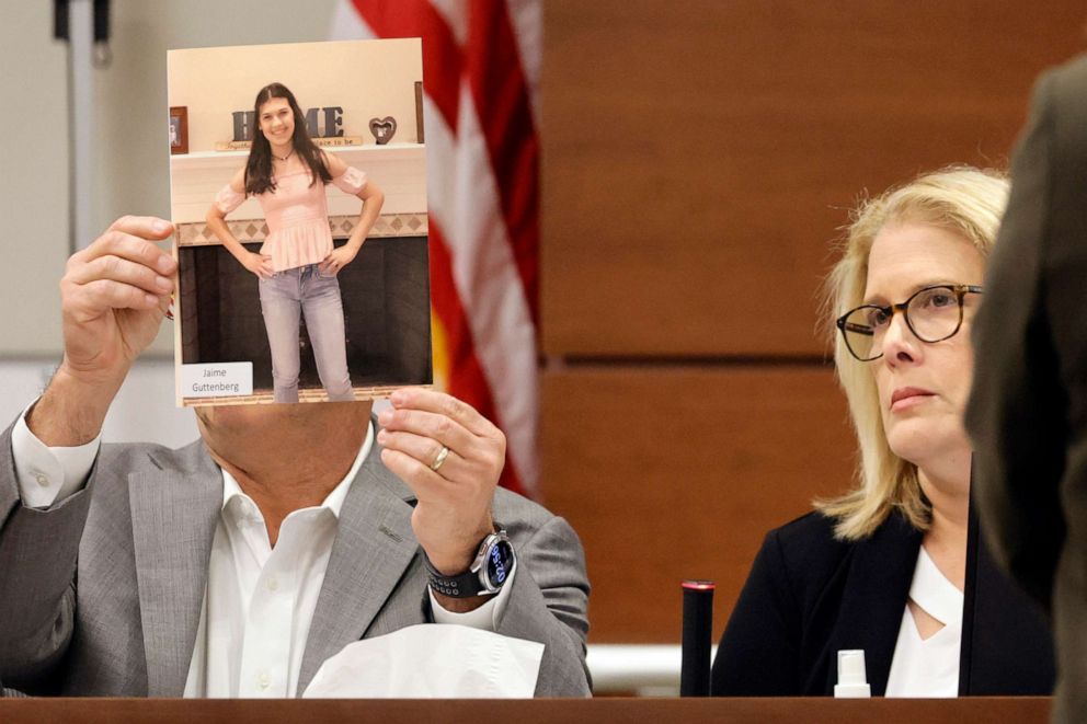 PHOTO: Fred Guttenberg, with his wife, Jennifer, holds a photograph of their daughter, Jaime during the penalty phase in the trial of Marjory Stoneman Douglas shooter Nikolas Cruz at the Broward County Courthouse on Aug. 2, 2022 in Fort Lauderdale, Fla.
