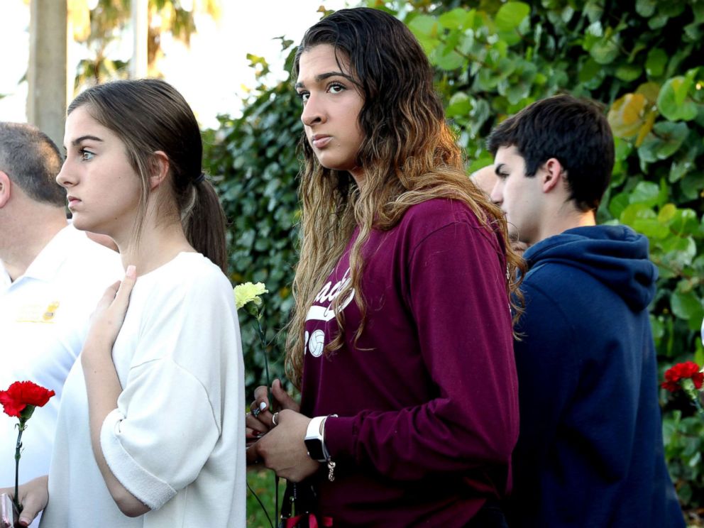PHOTO: Students arrive at Marjory Stoneman Douglas High School for the first time since the mass shooting in Parkland, Fla., Feb. 28, 2018.