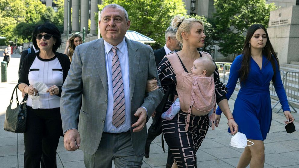 PHOTO: Lev Parnas, a former associate of Rudy Giuliani, arrives at the federal courthouse with his wife Svetlana Parnas in New York, June 29, 2022. 