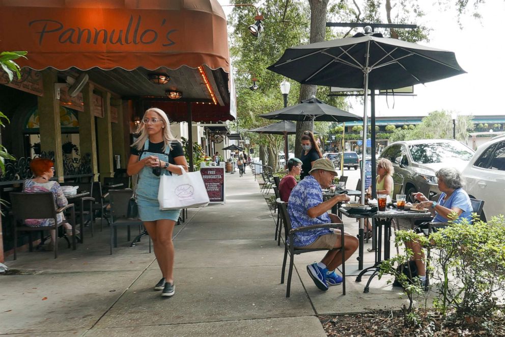 PHOTO: Patrons dine at a restaurant in Winter Park, Florida, on Oct. 2, 2020.