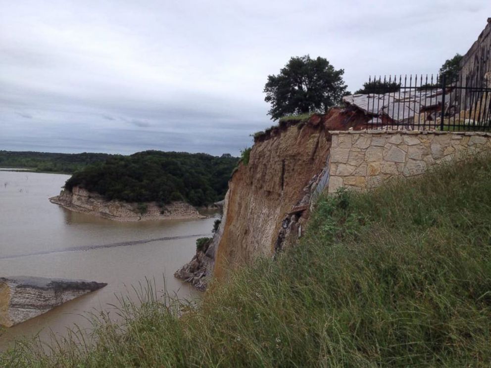 PHOTO: A cliff at White Bluff, Texas collapsed on May 11, 2015 during a storm. A mansion had been destroyed by the cliff last year. 