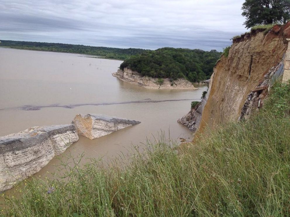 PHOTO: A cliff at White Bluff, Texas collapsed on May 11, 2015 during a storm. A mansion had been destroyed by the cliff last year. 