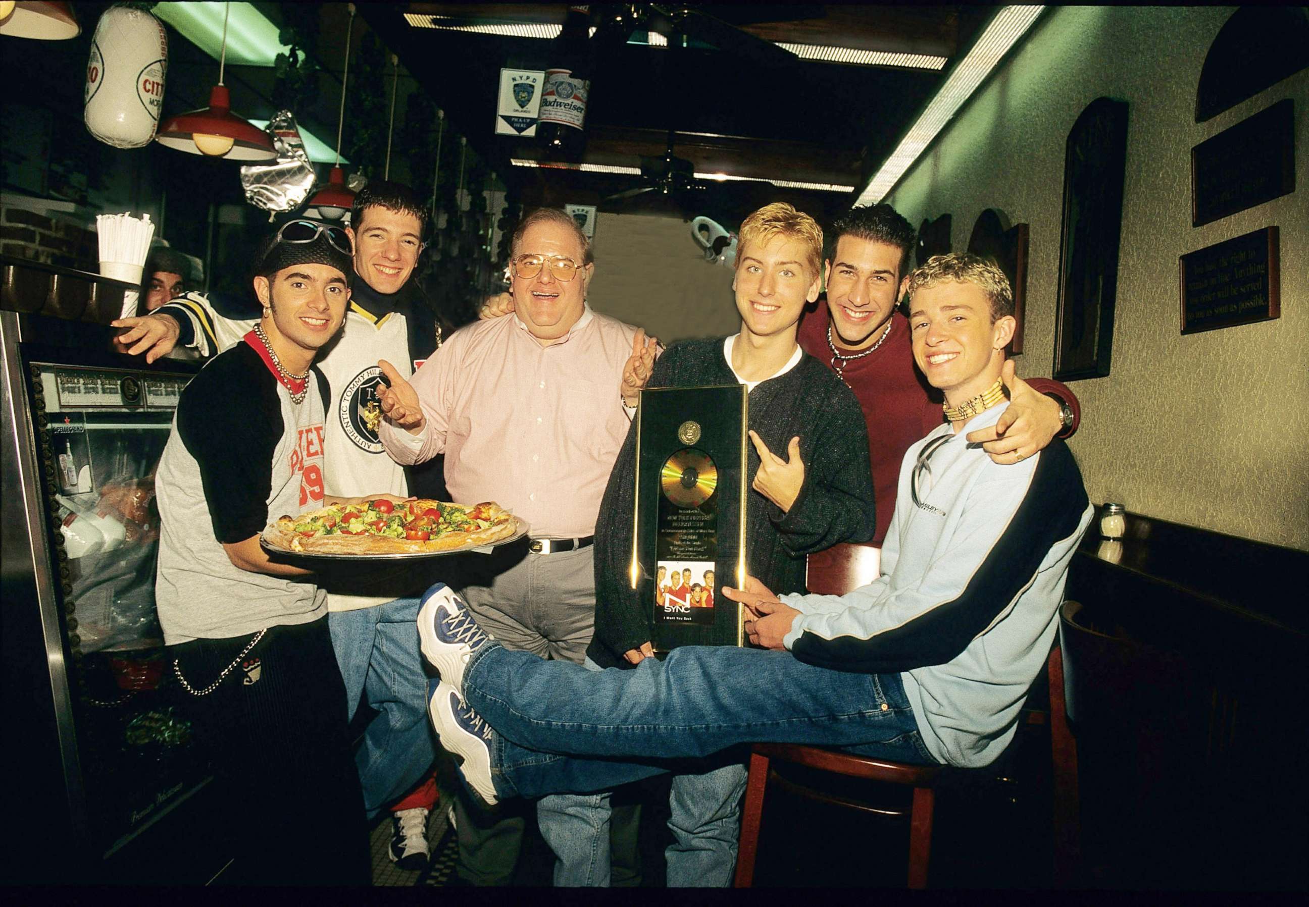 PHOTO: Lou Pearlman poses with N'Sync band members, Chris Kirkpatrick,  JC Chasez,  Lance Bass,  Joey Fatone and Justin Timberlake seen at N.Y.P.D. pizza in Miami, circa 1996.