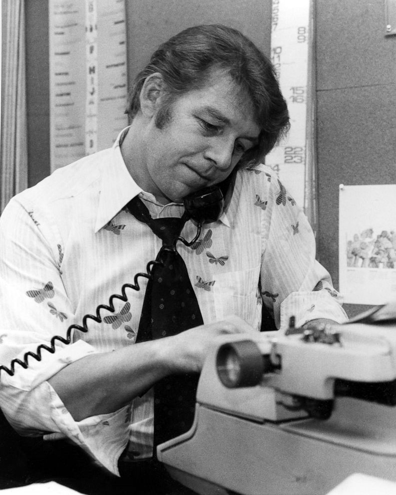PHOTO: In this Jan. 3, 1976, file photo, New York Daily News reporter Pete Hamill works at his desk.