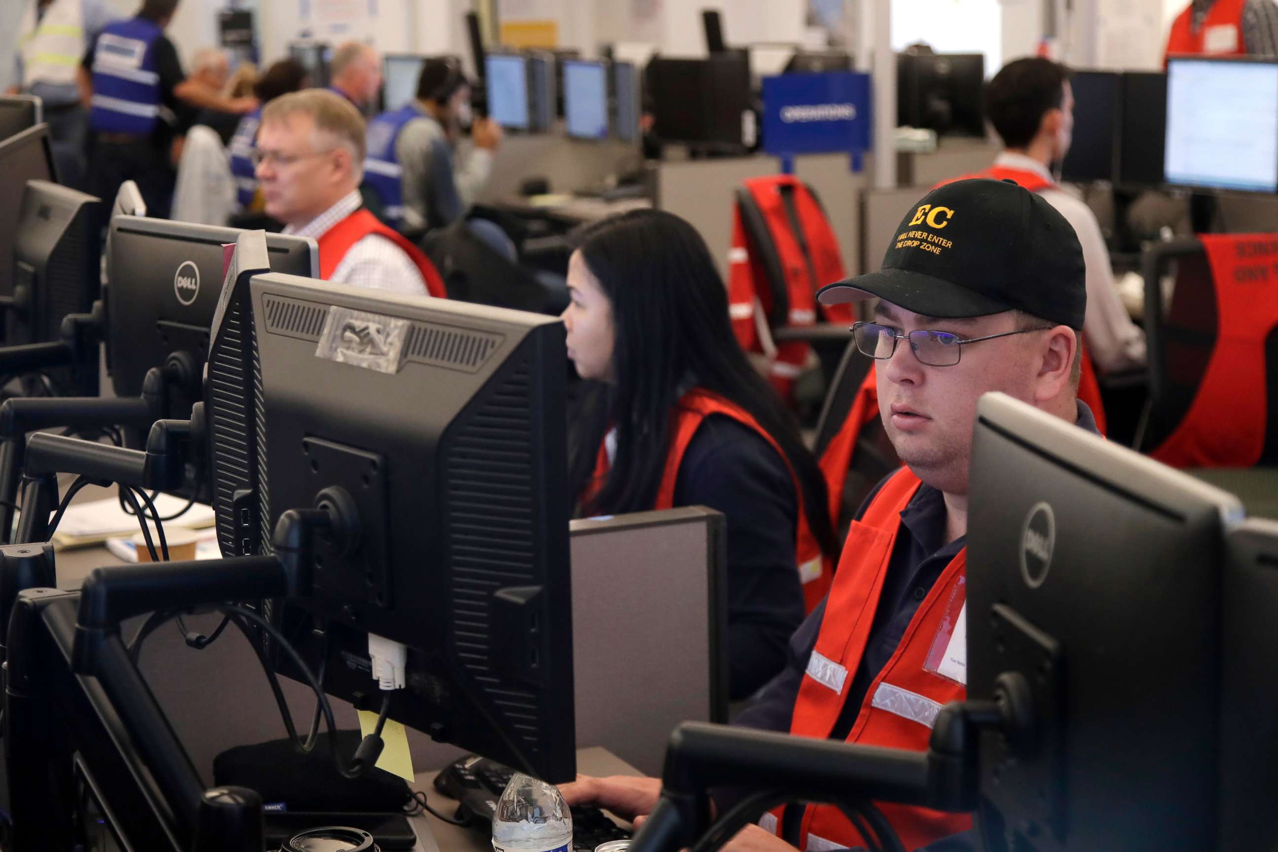 PHOTO: Pacific Gas & Electric employees work in the PG&E Emergency Operations Center in San Francisco, Oct. 10, 2019.