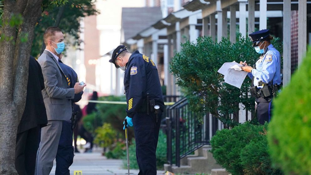 SWAT team bị bắn Philadelphia-shooting5-ap-ml-221012_1665582421363_hpMain_16x9_992