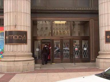 <div></noscript>1 security guard killed, 1 hurt in stabbing at Macy's</div>