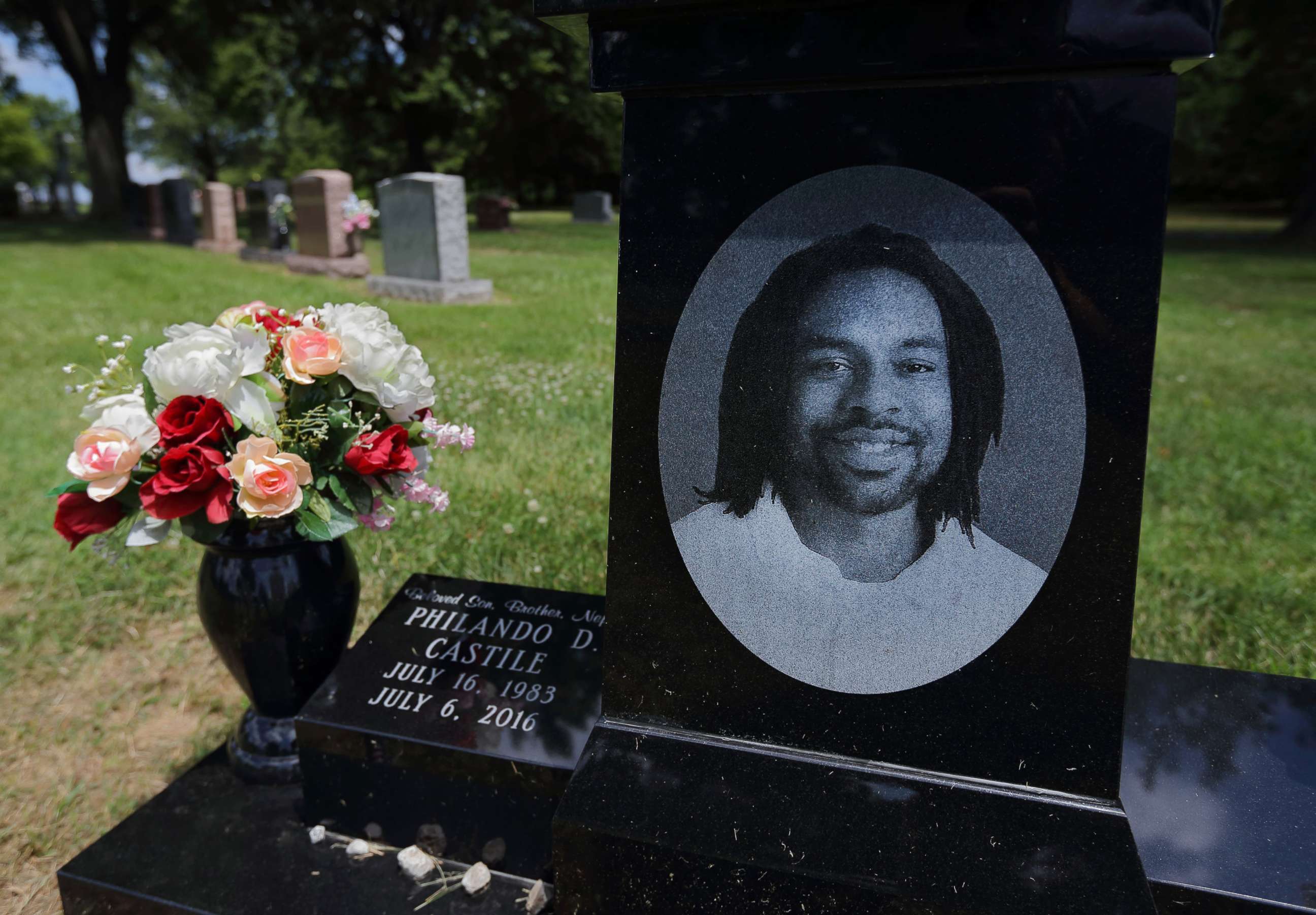 PHOTO: The grave of Philando Castile at Calvary Cemetery in St. Louis on the one-year anniversary of his death, July 6, 2017.