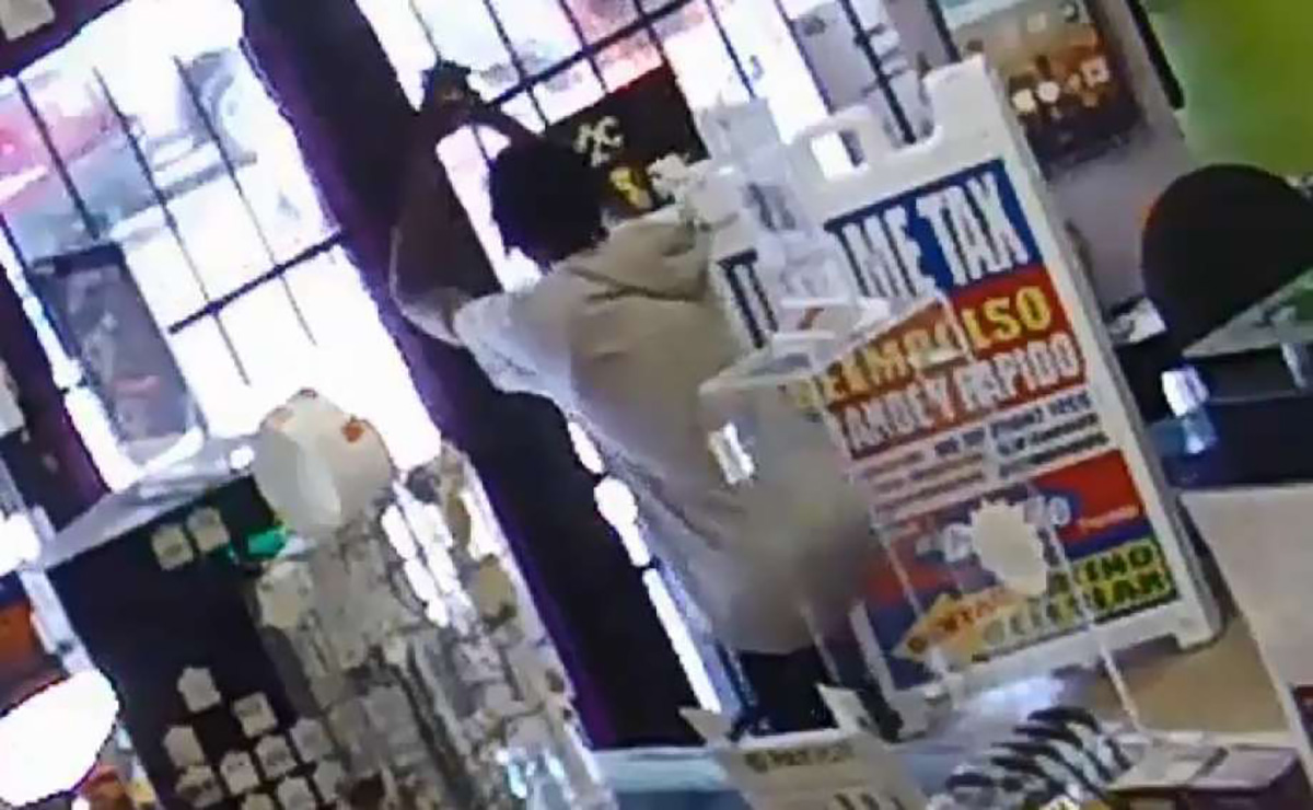 Robber Tries To Shoot And Pray His Way Out Of Store After Staff Locks Him Inside Video Abc News