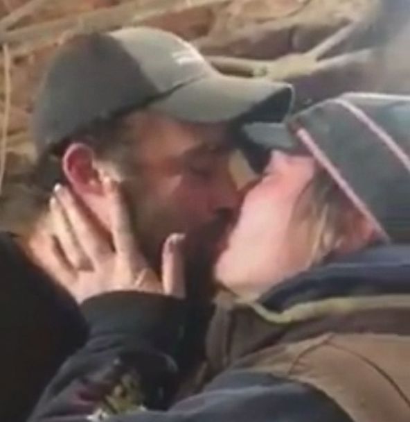 PHOTO: Benjamin Shivers proposed to his girlfriend with piglets.