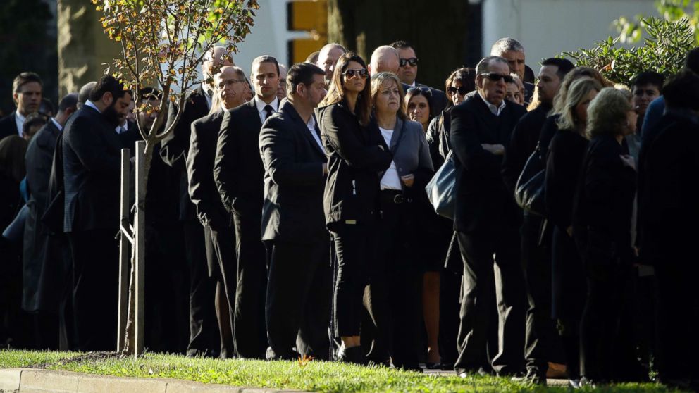 PHOTO: Mourners gather outside Rodef Shalom Congregation before the funeral services for brothers Cecil and David Rosenthal, Oct. 30, 2018, in Pittsburgh.