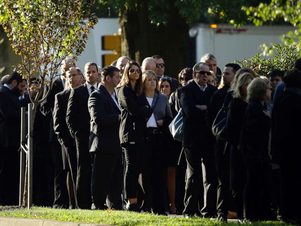 PHOTO: Mourners gather outside Rodef Shalom Congregation before the funeral services for brothers Cecil and David Rosenthal, Oct. 30, 2018, in Pittsburgh.