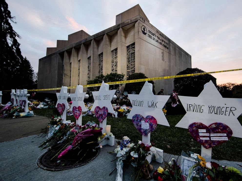 PHOTO: A makeshift memorial stands outside the Tree of Life synagogue in the aftermath of a deadly shooting in Pittsburgh, Oct. 29, 2018.