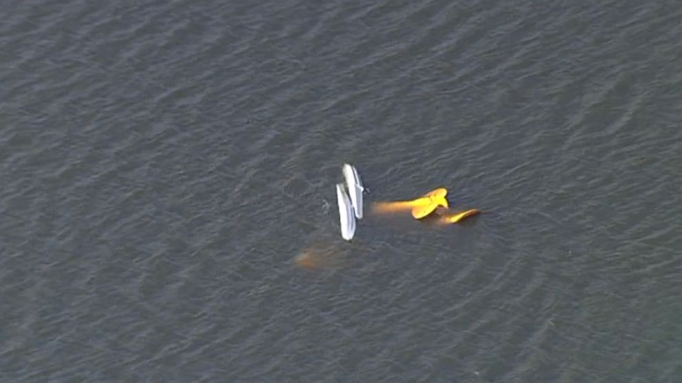 Quatro pessoas morreram após um pequeno avião cair no centro da Flórida, disseram autoridades